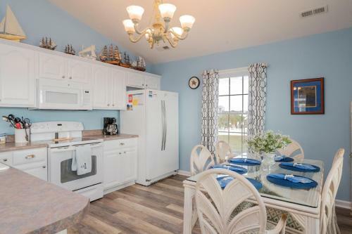 A Watts Landing By Oak Island Accommodations