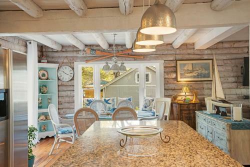 Blue Heaven By Oak Island Accommodations