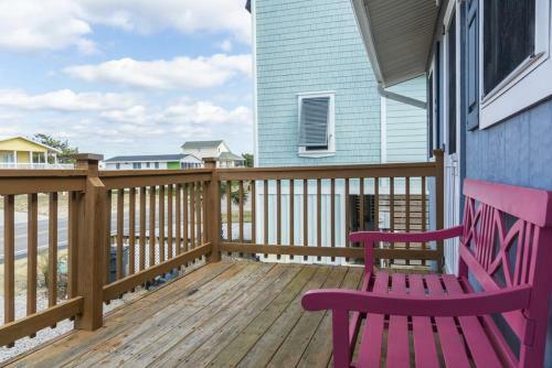 Blu Malibu By Oak Island Accommodations