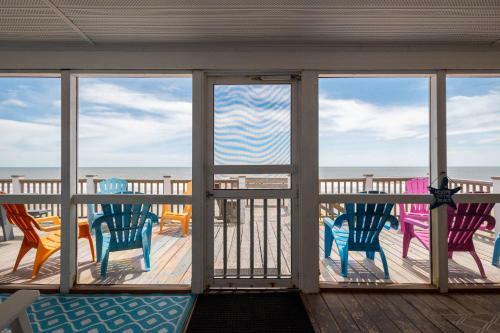 Blu Malibu By Oak Island Accommodations