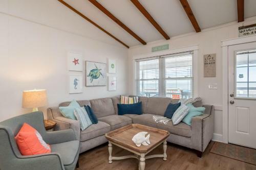 Blu Malibu By Oak Island Accommodations