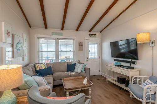 Blu Malibu By Oak Island Accommodations
