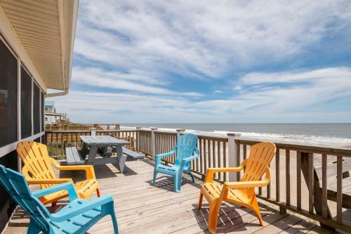 Blu Malibu By Oak Island Accommodations