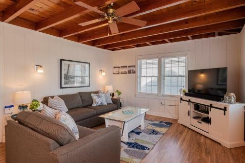 A Little Nauti By Oak Island Accommodations