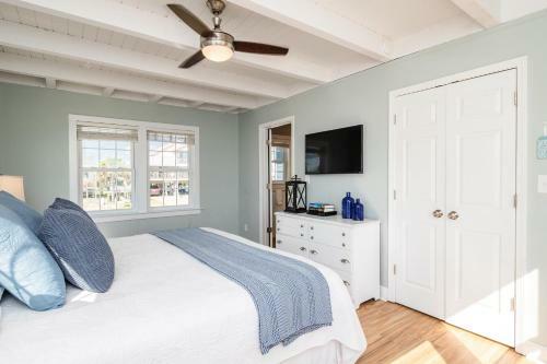 A Little Nauti By Oak Island Accommodations