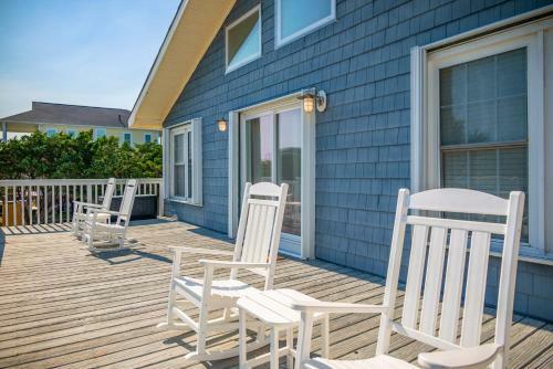 200 Steps To Somewhere By Oak Island Accommodations