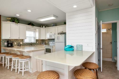Beach Walkers By Oak Island Accommodations