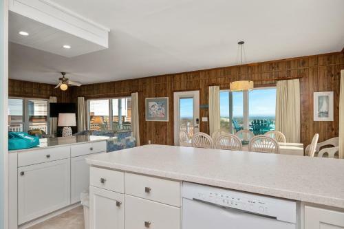Beach Walkers By Oak Island Accommodations