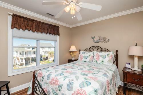 A Villa Roja By Oak Island Accommodations