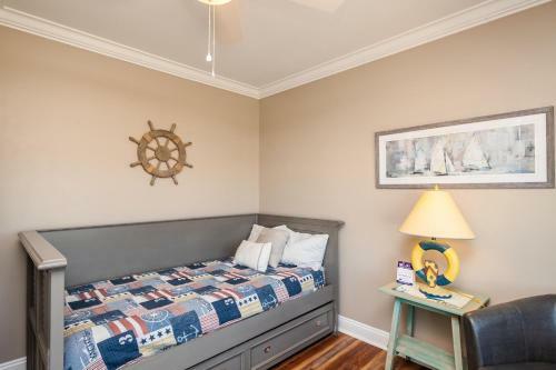A Villa Roja By Oak Island Accommodations