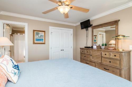 A Villa Roja By Oak Island Accommodations