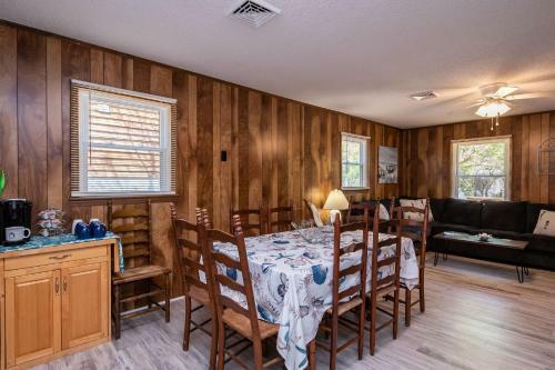1 Step Closer By Oak Island Accommodations