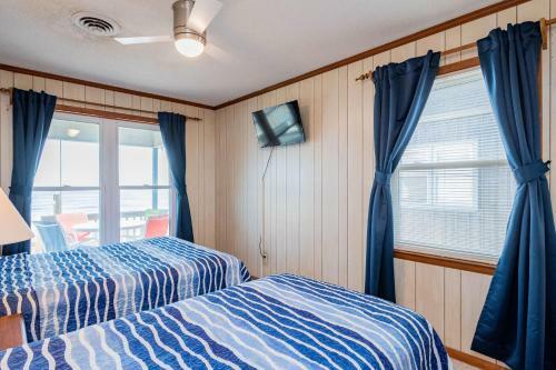 Afternoon Delight By Oak Island Accommodations