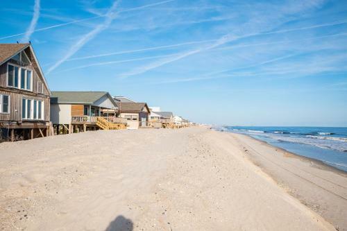 Afternoon Delight By Oak Island Accommodations