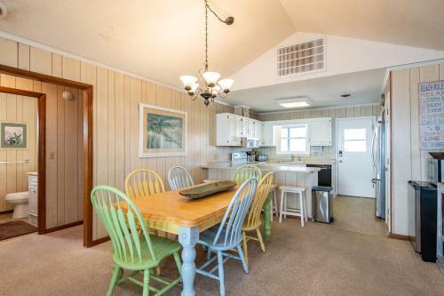 Afternoon Delight By Oak Island Accommodations