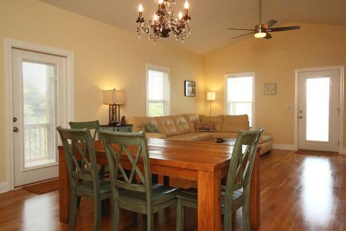 Bonne Mer By Oak Island Accommodations