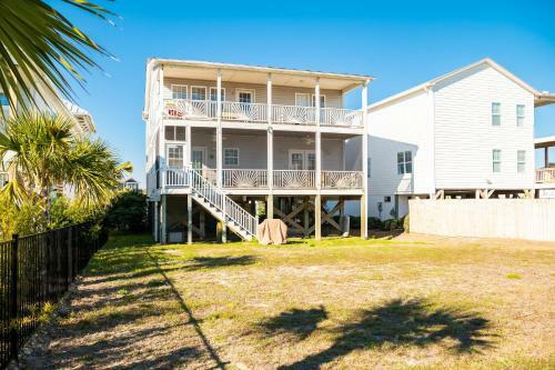 A Sea-renity Awaits By Oak Island Accommodations