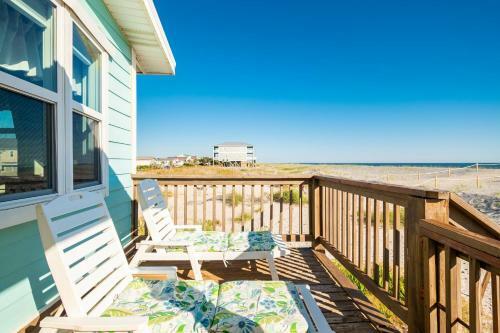 Moon Struck By Oak Island Accommodations