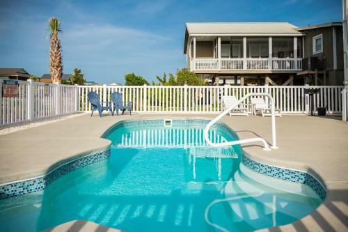 A Sea View Cottage By Oak Island Accommodations
