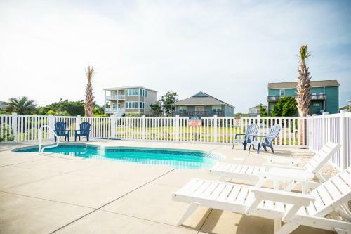 A Sea View Cottage By Oak Island Accommodations
