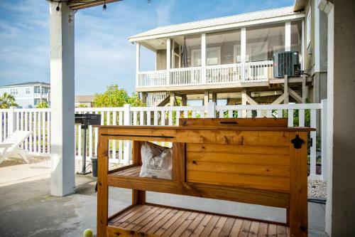 A Sea View Cottage By Oak Island Accommodations