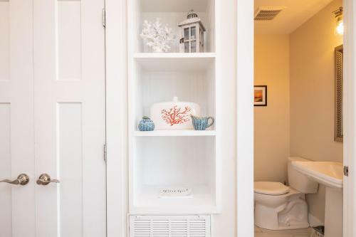 A Sea View Cottage By Oak Island Accommodations