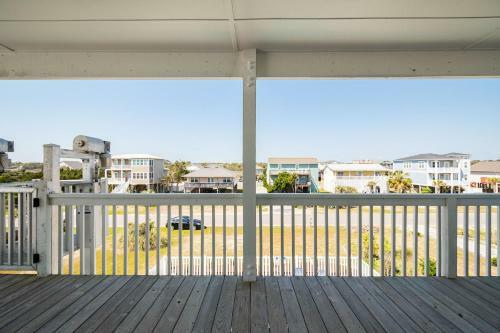 A Sea View Cottage By Oak Island Accommodations
