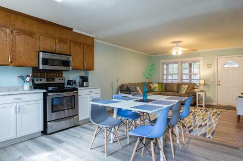 Beach Happy By Oak Island Accommodations