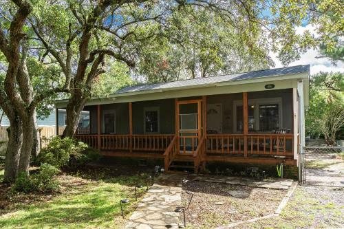 Beach Happy By Oak Island Accommodations
