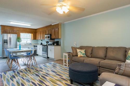 Beach Happy By Oak Island Accommodations