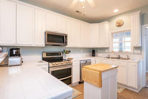 Nemo's Place By Oak Island Accommodations