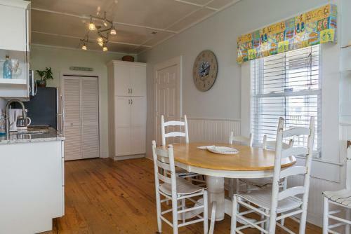 Beach Music By Oak Island Accommodations