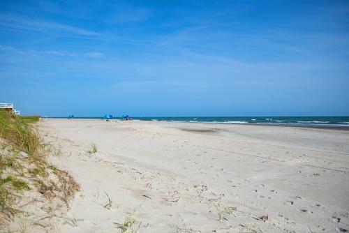 Champagne Shore By Oak Island Accommodations