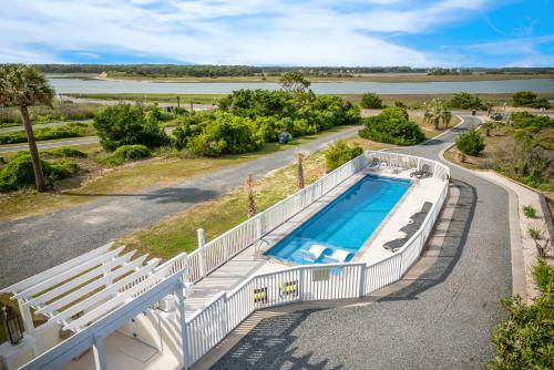 Champagne Shore By Oak Island Accommodations