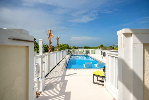 Champagne Shore By Oak Island Accommodations