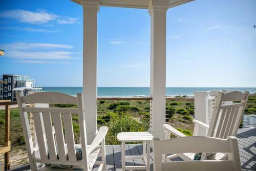 Champagne Shore By Oak Island Accommodations