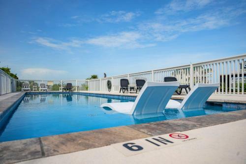 Champagne Shore By Oak Island Accommodations