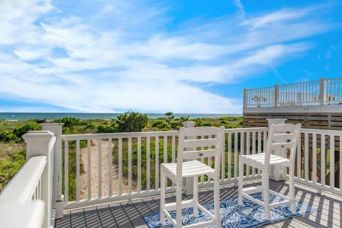 Champagne Shore By Oak Island Accommodations