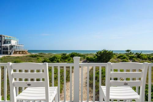 Champagne Shore By Oak Island Accommodations