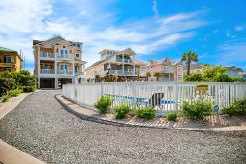 Champagne Shore By Oak Island Accommodations