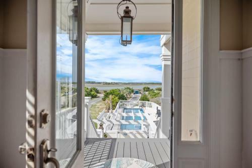 Champagne Shore By Oak Island Accommodations