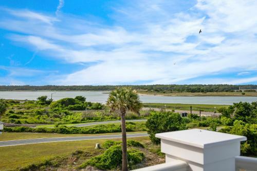 Champagne Shore By Oak Island Accommodations