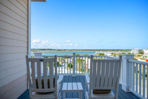Champagne Shore By Oak Island Accommodations