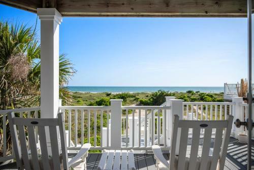 Champagne Shore By Oak Island Accommodations