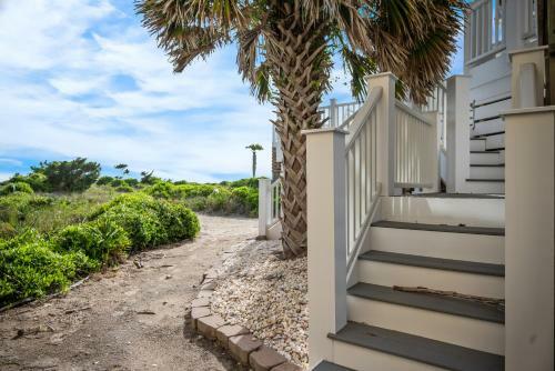 Champagne Shore By Oak Island Accommodations