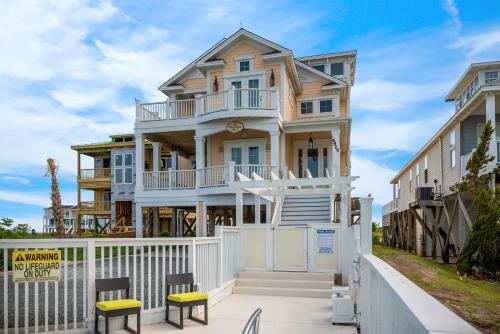 Champagne Shore By Oak Island Accommodations
