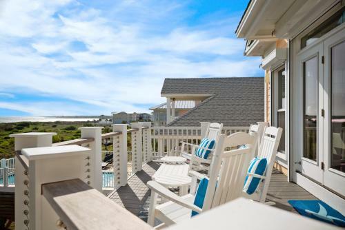 Champagne Shore By Oak Island Accommodations