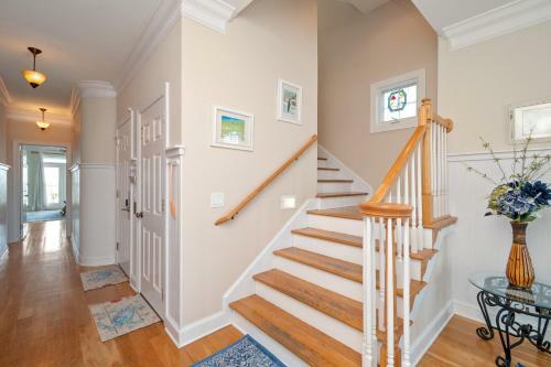 Champagne Shore By Oak Island Accommodations