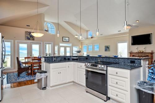 Champagne Shore By Oak Island Accommodations