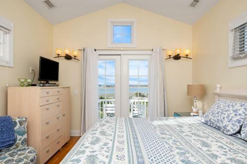 Champagne Shore By Oak Island Accommodations